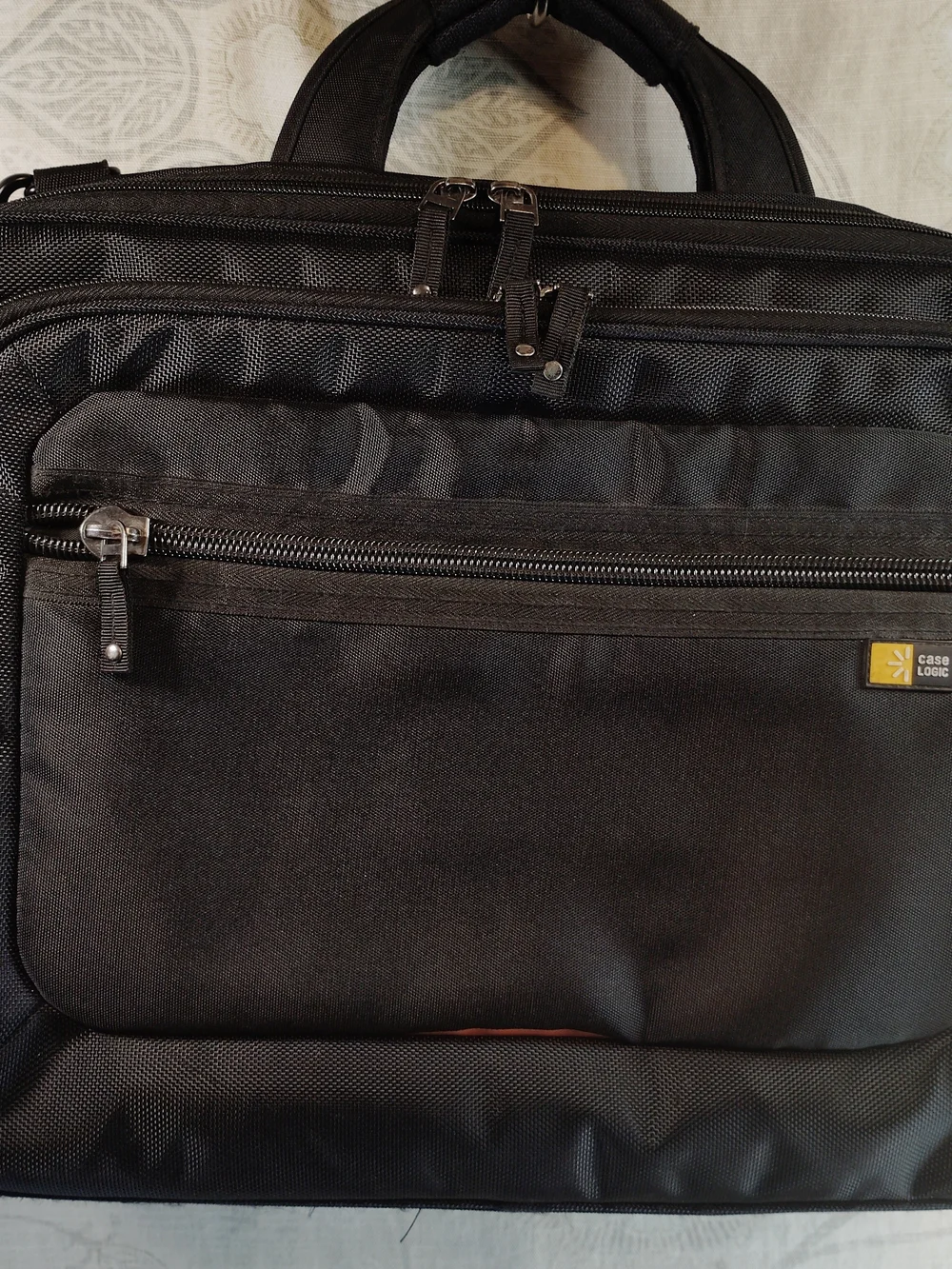 Case Logic Black Laptop/Messenger/Briefcase with Multiple Compartments